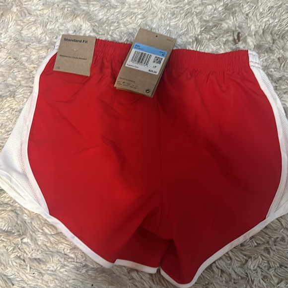 New kids Nike shorts - Picture 2 of 5